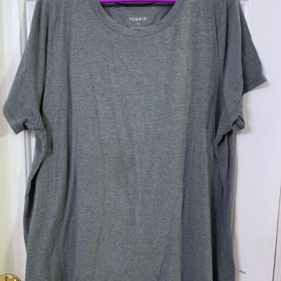 Torrid “3 shirt lot” all are size 3X - Picture 3 of 4